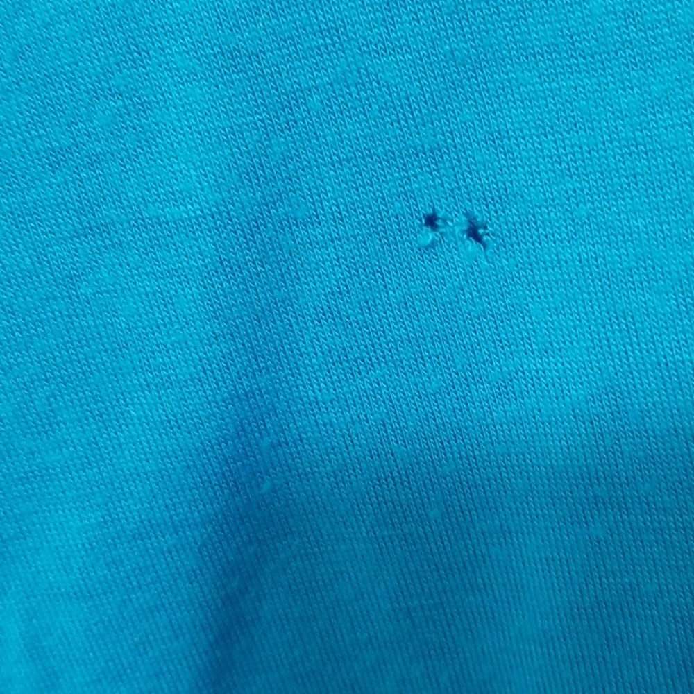 Brenda's peek-a-boo shoulder top - Picture 8 of 10